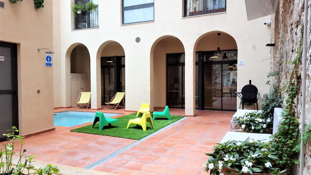 Ten To Go Hostel Barcelona Exterior photo